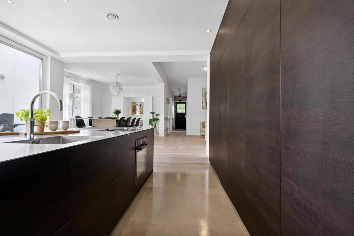 Elegant Luxury In The Heart Of Villa Århus